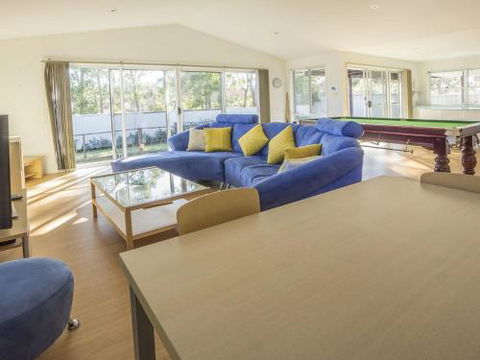Conley Ave 8 Pet Friendly OUTSIDE Only - Tourism Canberra 3