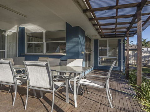 Conley Ave 8 Pet Friendly OUTSIDE Only - Tourism Canberra 5
