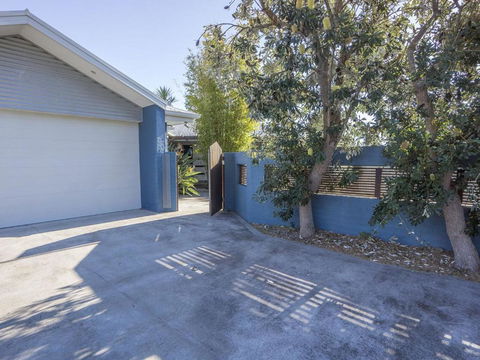 Conley Ave 8 Pet Friendly OUTSIDE Only - Tourism Canberra 4