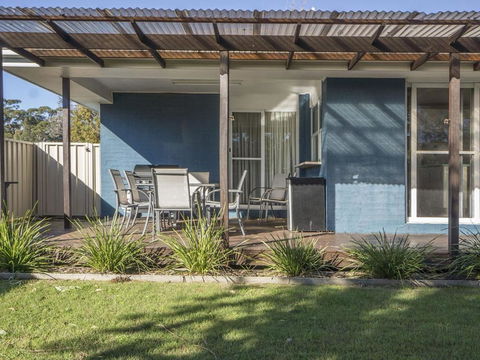 Conley Ave 8 Pet Friendly OUTSIDE Only - Tourism Canberra 1