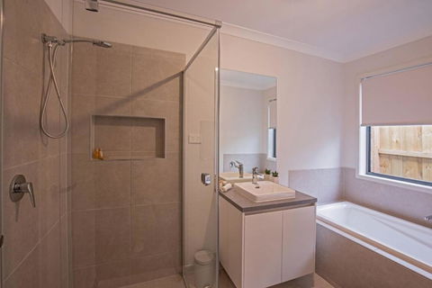 Elvington Getaway Cowes - Tourism Canberra 1