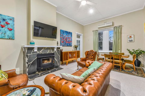 The Jazz B & B - Tourism Canberra 1