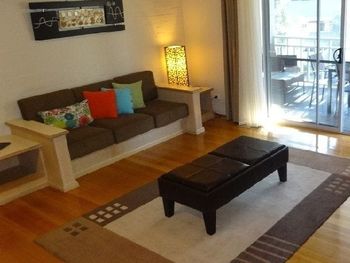 Blackbutt Deluxe Family Townhouse - Tourism Canberra 6
