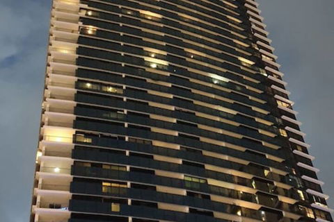 Circle On Cavill Luxury 2 Bedroom Ocean Views - Tourism Canberra 4