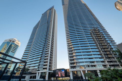 Circle On Cavill Luxury 2 Bedroom Ocean Views - Tourism Canberra 5