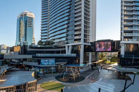 Circle On Cavill Luxury 2 Bedroom Ocean Views - Tourism Canberra 3