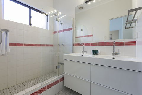 Cottesloe Sea Salt Abode - Tourism Canberra 5