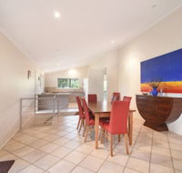 Beach Affair - 10 Callitris Crescent - Tourism Canberra