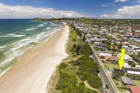 Barefoot - Tourism Canberra 0