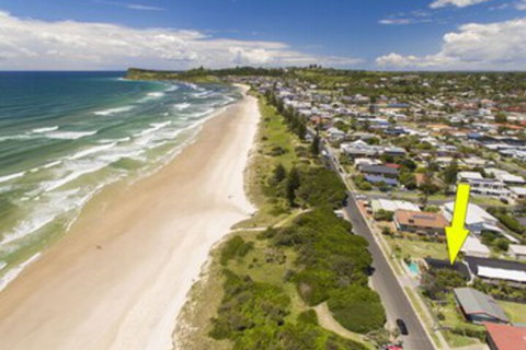 Barefoot - Tourism Canberra 2