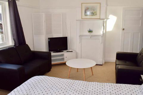 Homy Apartment In Trendy Haberfield - Tourism Canberra 6