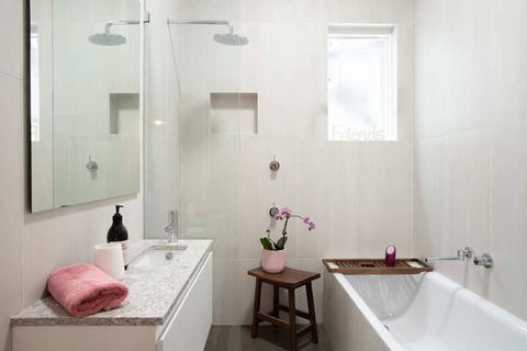 Garden Style Apartment In Prime Location - Tourism Canberra 4