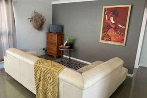 Cosy 1 Bedroom Unit With Views Of The City - Tourism Canberra 0