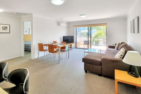 Airtrip Apartment On Russell St - Tourism Canberra 5