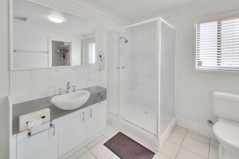 Airtrip Apartment On Russell St - Tourism Canberra 6