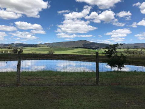 Oakey Creek HV Country Retreat Walk To Wine Tasting - Tourism Canberra 1