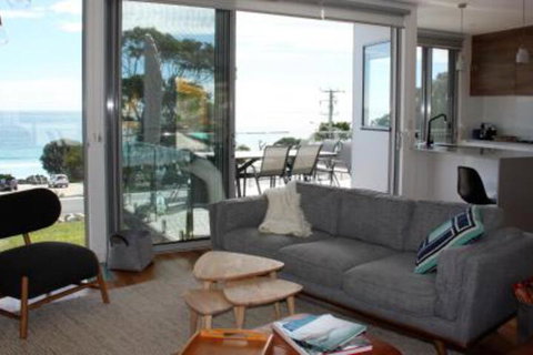 BEACHHOUSE BINALONG Luxury Waterfront Holiday House At Bay Of Fires - Tourism Canberra 3