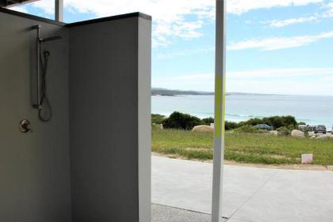 BEACHHOUSE BINALONG Luxury Waterfront Holiday House At Bay Of Fires - Tourism Canberra 0