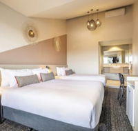 Nightcap at Manhattan Hotel - Tourism Canberra