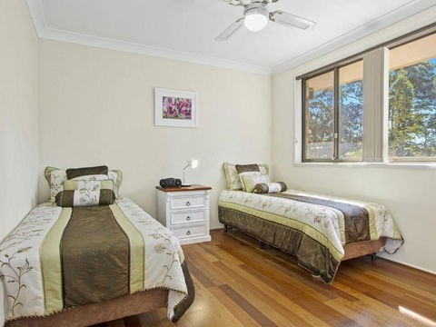 DAVIES STREET MOLLYMOOK 4 / 14 - Tourism Canberra 3
