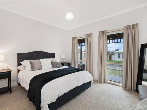 GUILDFORD COTTAGE - Tourism Canberra 6