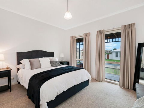 GUILDFORD COTTAGE - Tourism Canberra 5