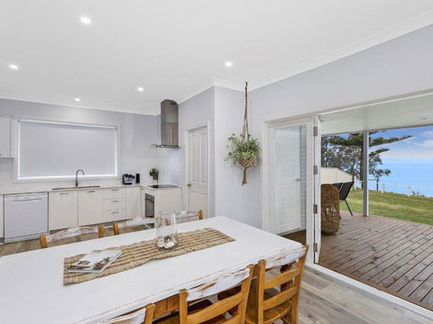 Toukley Waterfront Oasis - Tourism Canberra 5