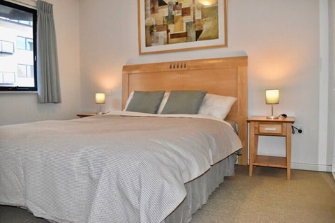 Convenient City Aprt For 2 W / Pool Gym Tennis Court - Tourism Canberra 3