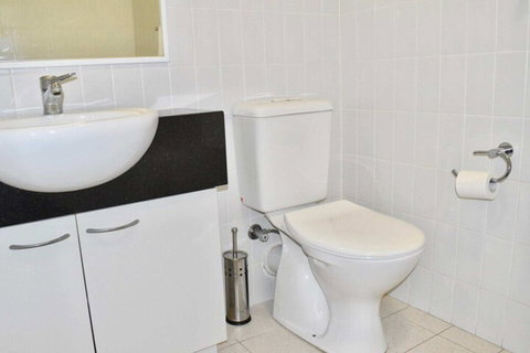 Convenient City Aprt For 2 W / Pool Gym Tennis Court - Tourism Canberra 7