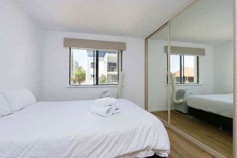 Convenient 3 Bedroom Apartment Close To Casino & CBD - Tourism Canberra 6