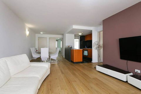 Convenient 3 Bedroom Apartment Close To Casino & CBD - Tourism Canberra 4