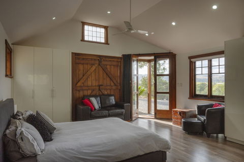 131 Your Vineyard Home In The Heart Of The Vale - Tourism Canberra 0