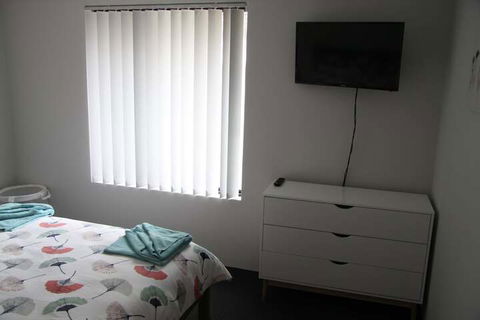 Warnbro Beach Family Accommodation - Tourism Canberra 4