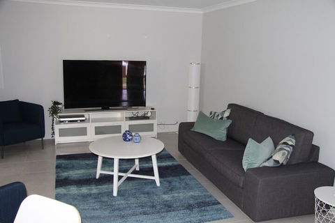 Warnbro Beach Family Accommodation - Tourism Canberra 6