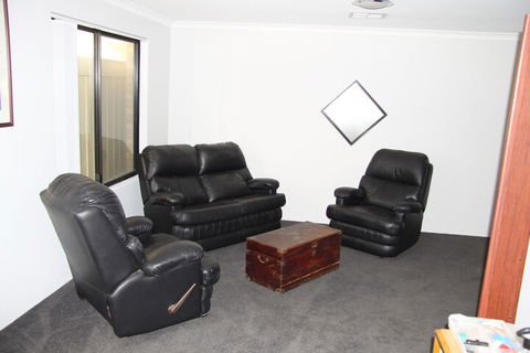 Warnbro Beach Family Accommodation - Tourism Canberra 5