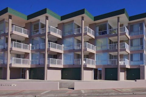 Dolphin Court 6 - Tourism Canberra 0