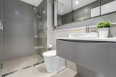 I02-china Town Luxury Service Apartment - Tourism Canberra 5
