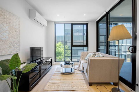 Stunning Bright Apartment At Hawthron/Glenferrie Station - Tourism Canberra 7