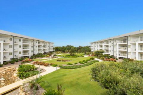 RESORT On The BEACH 5215 OCEAN GLIMPSES - Tourism Canberra 5