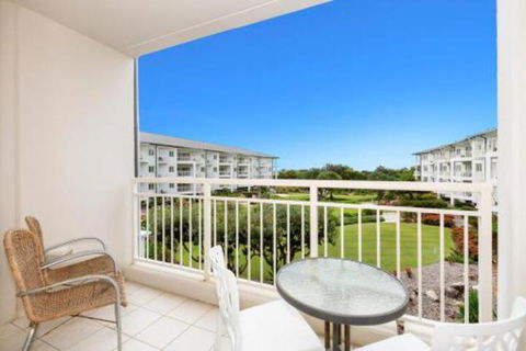 RESORT On The BEACH 5215 OCEAN GLIMPSES - Tourism Canberra 0