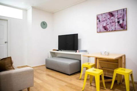Cozy 3 Bedroom Apartment In The Heart Of Melbourne CBD - Tourism Canberra 0