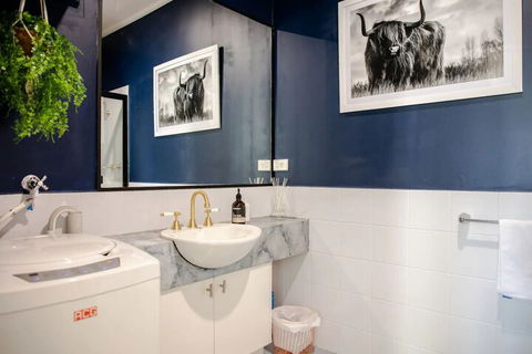 Cozy 3 Bedroom Apartment In The Heart Of Melbourne CBD - Tourism Canberra 1