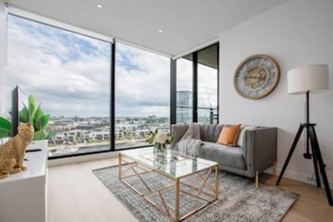 Delightful 2BR Riverview@docklands - Tourism Canberra 0