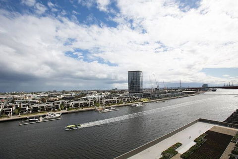 Delightful 2BR Riverview@docklands - Tourism Canberra 5