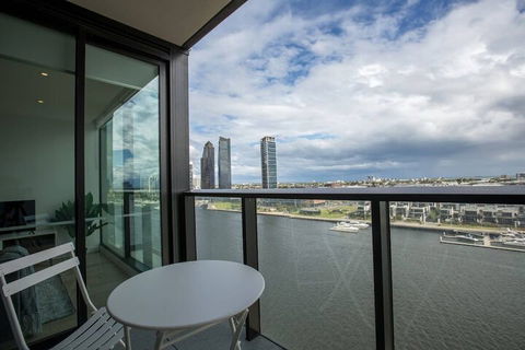 Delightful 2BR Riverview@docklands - Tourism Canberra 3