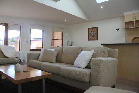 SACKVILLE APARTMENT 1 - Tourism Canberra 4