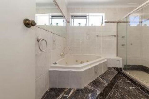 2 Bedroom Apartment Laman Lodge Unit 5 - Tourism Canberra 4