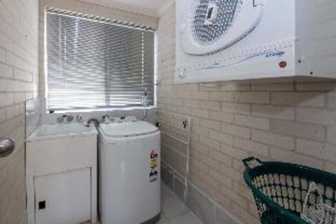 3 Bedroom House Classic View 2 / 49 Victoria Parade FREE WIFI - Tourism Canberra 2