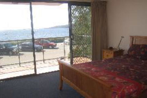 3 Bedroom House Shoal Bay Palm Beach - Tourism Canberra 3