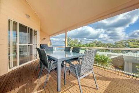 3 Bedroom Villa Moy At Nelson Bay 2 / 30 Thurlow Avenue FREE WIFI - Tourism Canberra 0